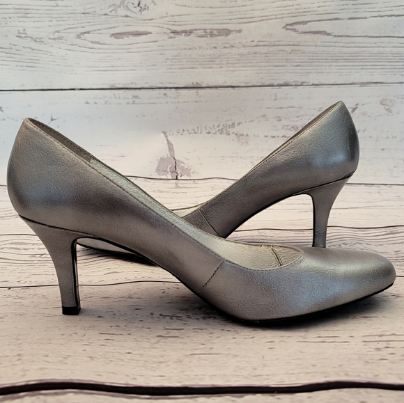 First Silver Heels - Picture 10 of 11